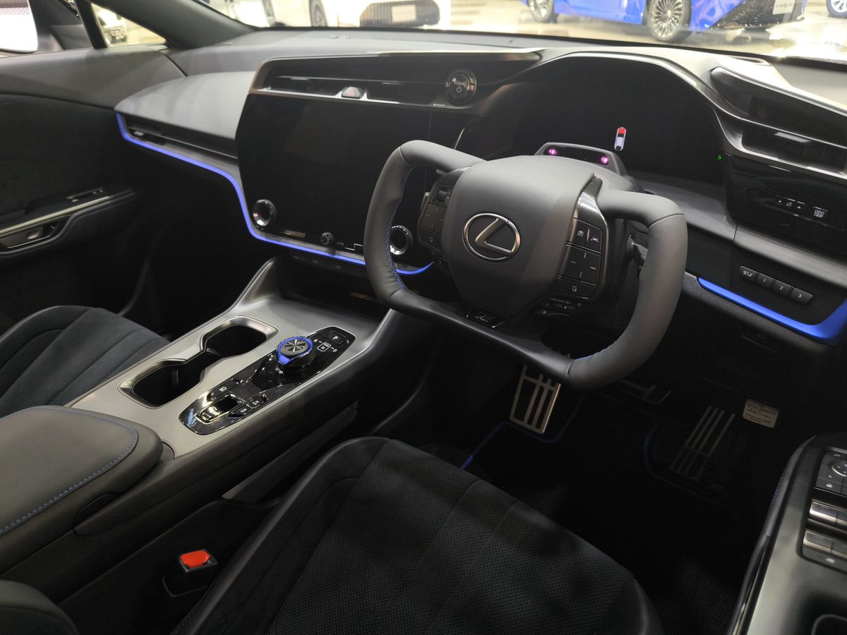 yasu_323i's tweet photo. トヨタ会館に展示されている
RZ特別仕様車のLEXUS RZ600e
 “F SPORT Performance”
ホワイトのマットカラーと21インチホイールがいい感じ♪
ステアバイワイヤ装備✨
#LEXUS
#RZ600e 
#トヨタ会館 https://t.co/VzFfwnGCfQ