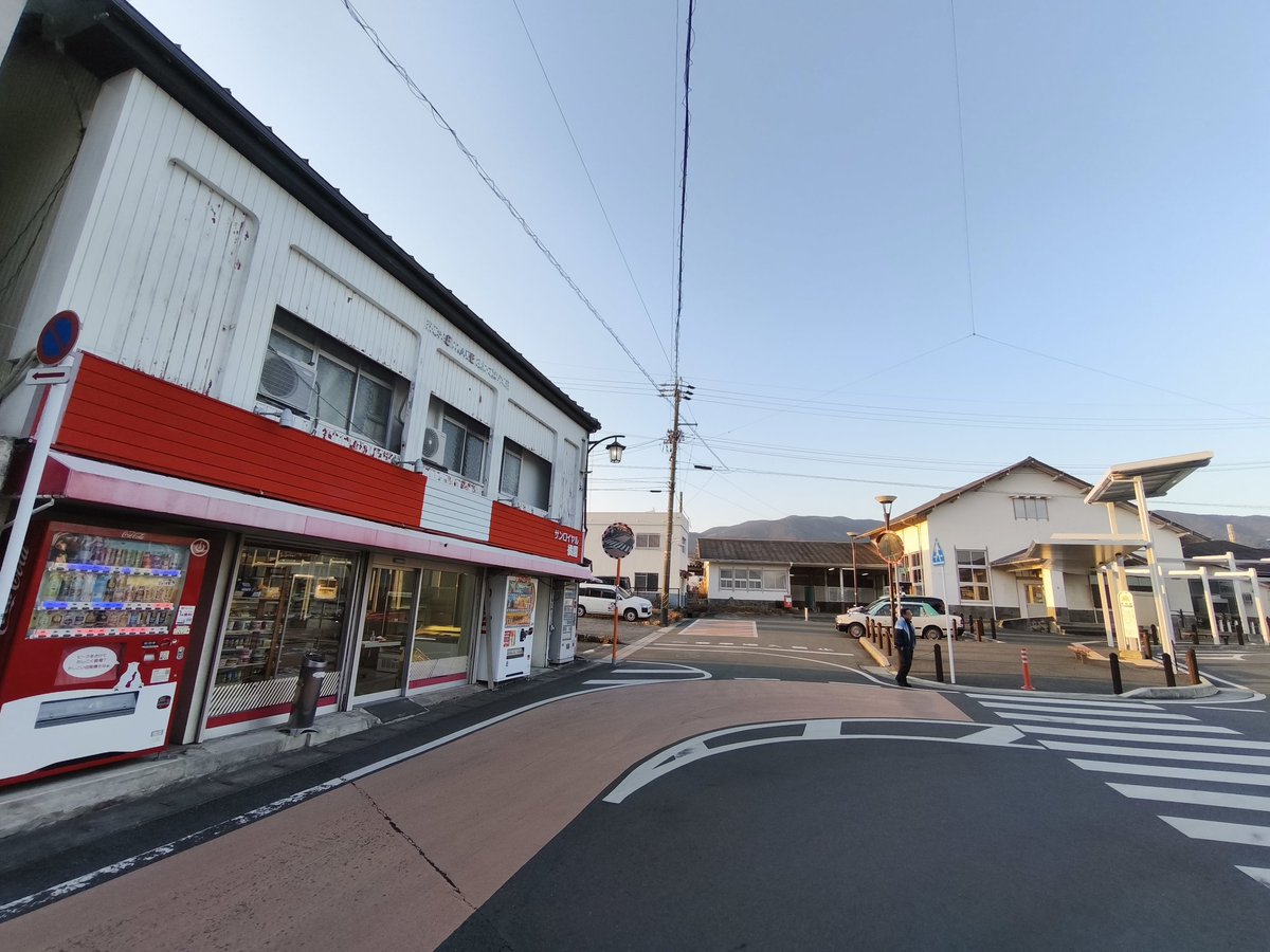 Dutch1's tweet image. 新城駅前にはサンロイヤルしかないのでとてもよい
（ヤマザキショップファンしか喜ばない）