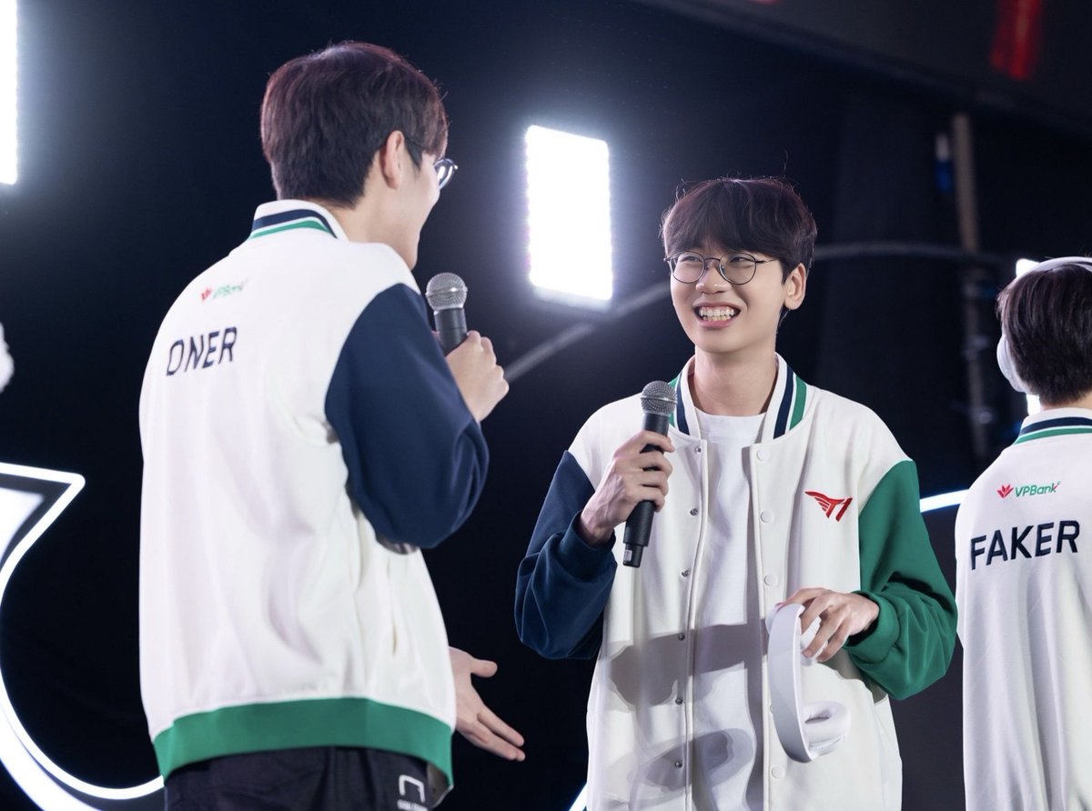 ScyNtsmg's tweet photo. Doran-focus photos from the VPBank FM in Vietnam 🐿️🇻🇳

#doran #t1invietnam

🔗 https://t.co/1FoFclQHKz https://t.co/Kb1rI7lDaC
