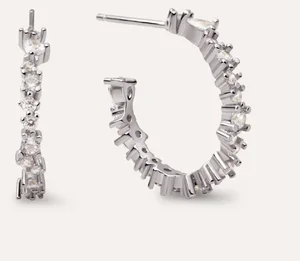 160º Aniversario “Las Provincias”Visita al proyecto “Salvem les Fotos UPV" Letizia estrena traje color ciruela <a href="/HUGOBOSS/">HUGO BOSS Corporate</a> Jersey punto negro Pendientes <a href="/Singularu_es/">Singularu</a> Mocasines negros <a href="/massimodutti/">Massimo Dutti</a> Bolso negro <a href="/carolinaherrera/">Carolina Herrera</a> Anillo oro <a href="/Coreterno/">Coreterno</a> Fotos <a href="/Gtres/">Gtres</a> Valencia 14/01/26.