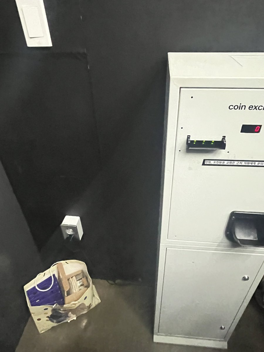 웨이베러 월드투어 서울콘에서
강유찬 파우치·포카·키링 무인 나눔합니다 🫶

종류: 파우치 / 포카 / 키링 / 종이백
장소: 물품 보관함, 동전 교환기 옆

많이 가지러 오세요 💙

#강유찬 #KANGYUCHAN
#웨이베러 #WAYBETTER
#Global_Warming #WorldTour