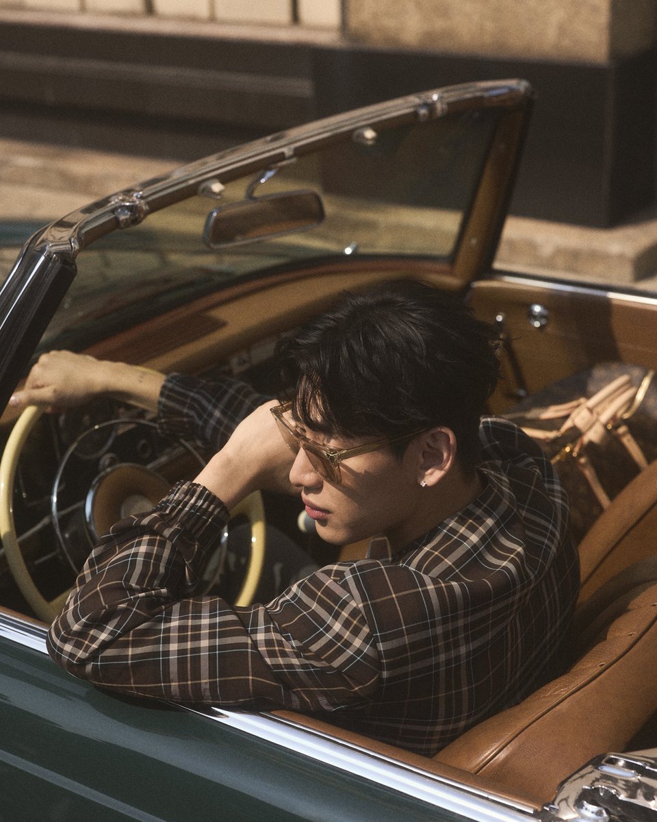 BamBam1A's tweet image. PFW season is coming
#LouisVuitton @LouisVuitton #LVMenFW26