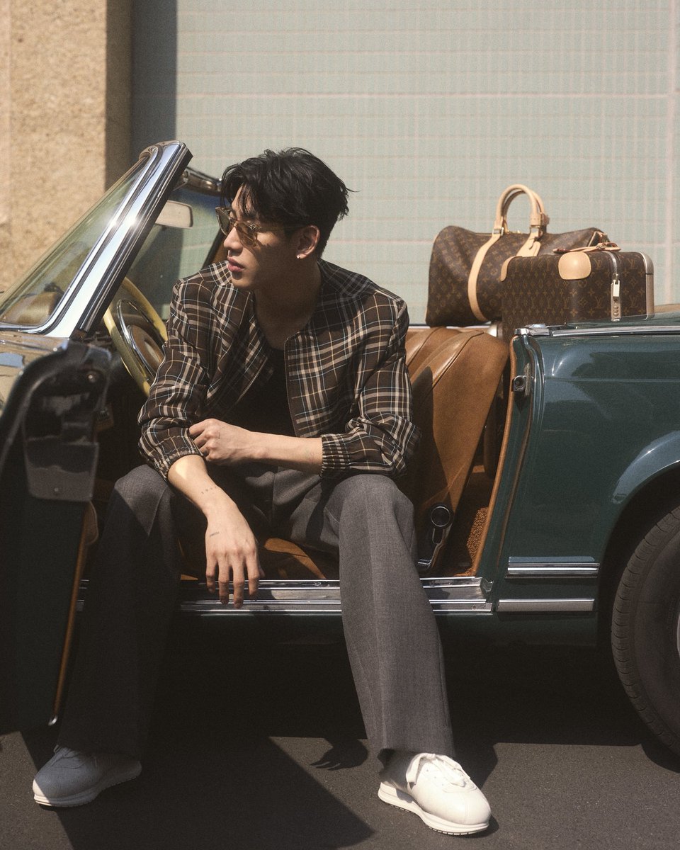 BamBam1A's tweet image. PFW season is coming
#LouisVuitton @LouisVuitton #LVMenFW26