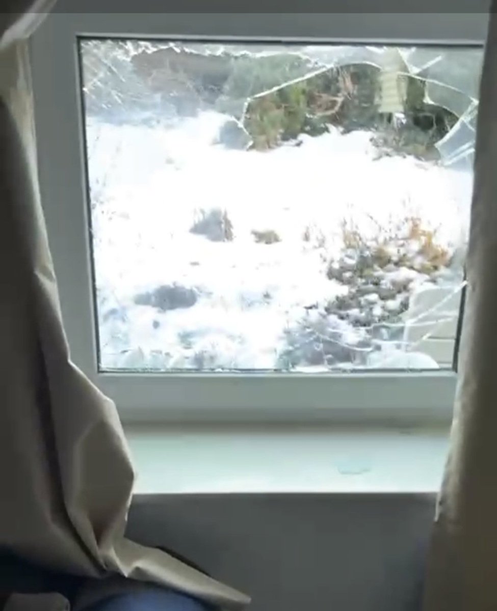 Auch gibt es doofe dinge ,es wurde eine Scheibe ein geworfen ...gerne darf etwas dazu gegeben werden ...die Hälfte habe ich bereits gezahlt