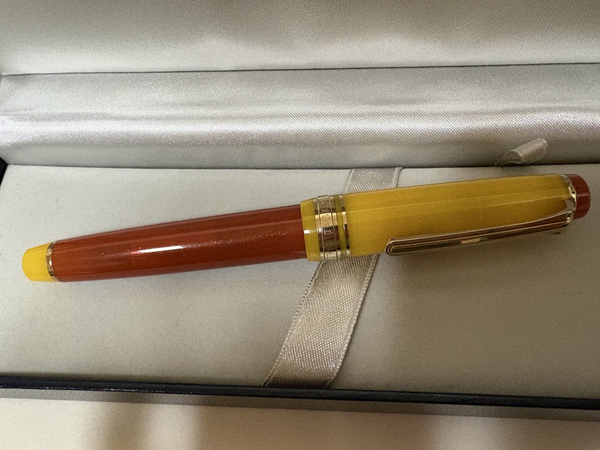 haet_gb's tweet image. #펜팔펜사

세일러 프로기어 슬림 문라이트 오버 더 오션 14K GT 만년필 EF촉
판매합니다

박스풀셋 있으며 필감 좋습니다!
23만원에 구매하였고
20만원에 택포로 내놓습니다.
급전때문에 아쉽게 판매합니다,,,
디엠 부탁드려요🙆‍♀️🙆‍♀️🙇‍♀️🙇‍♀️