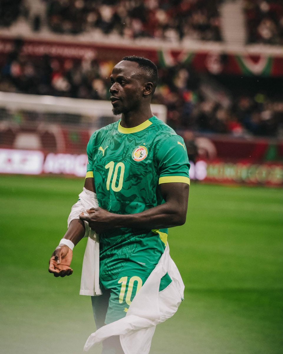 13footballC's tweet image. 🗣️ Moussa Niakhaté : « Sadio Mané est un joueur exceptionnel. Il méritait d’avoir le Ballon d’Or dans sa carrière. Mais surtout, en tant qu’homme, il est formidable. Il est venu vers moi pour que je choisisse le Sénégal. Qu’un homme comme lui toque à ta porte, c’est juste…
