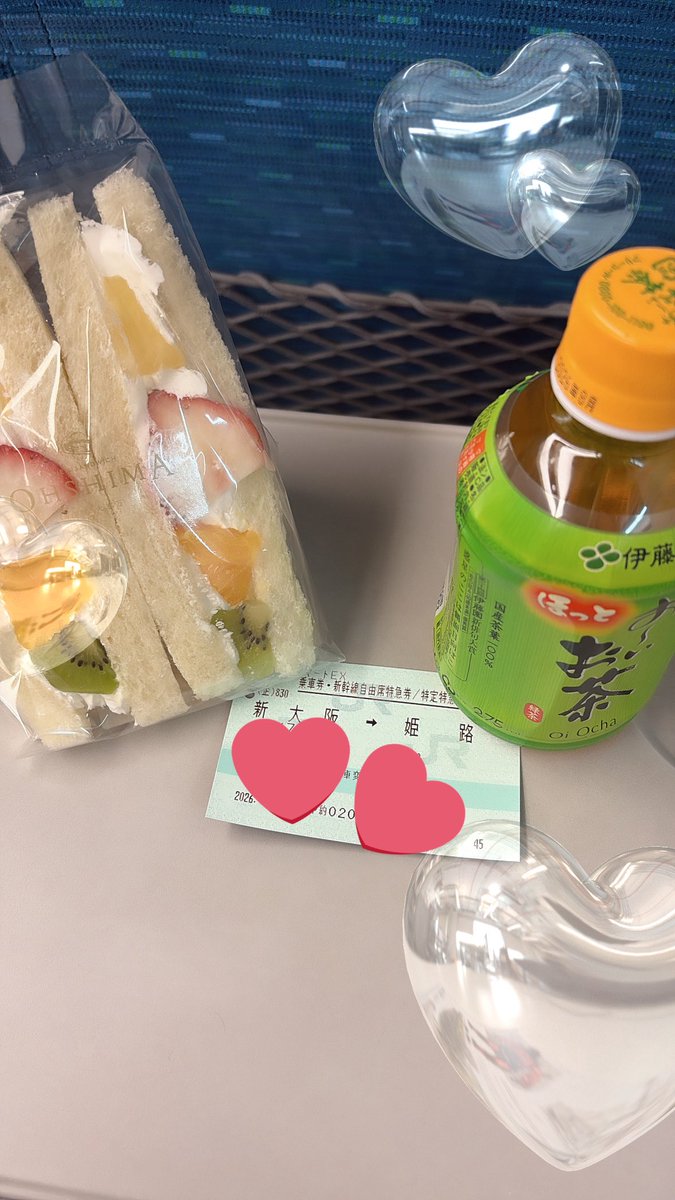 おめでとうしにいく🥹🫶
お腹空いたからフルーツサンド食べながら(笑)