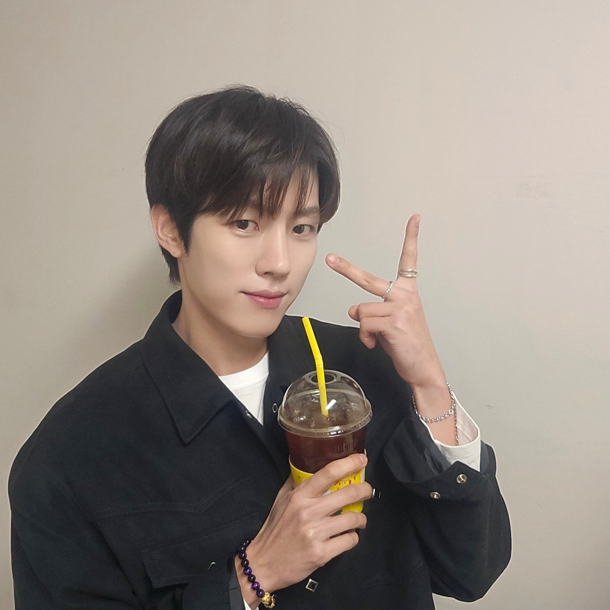 LSY_official_'s tweet image. ◾20260117 ‘Asteroid’ FANSIGN EVENT📸

마지막 까지 함께해주셔서 감사해요💛
앞으로도 계속 함께 해주실거죠😉

#이성열 #LEESUNGYEOL
#Asteroid
#매니지먼트이상
#management2sang