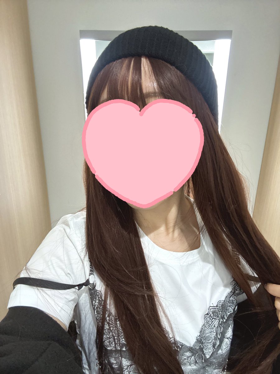 まあ1日で1枚目から2枚目になったら、顔覚えてもらってたとしても誰だよってなるよなそりゃそう、メイクもそれぞれの衣装に合わせて変えたし😂