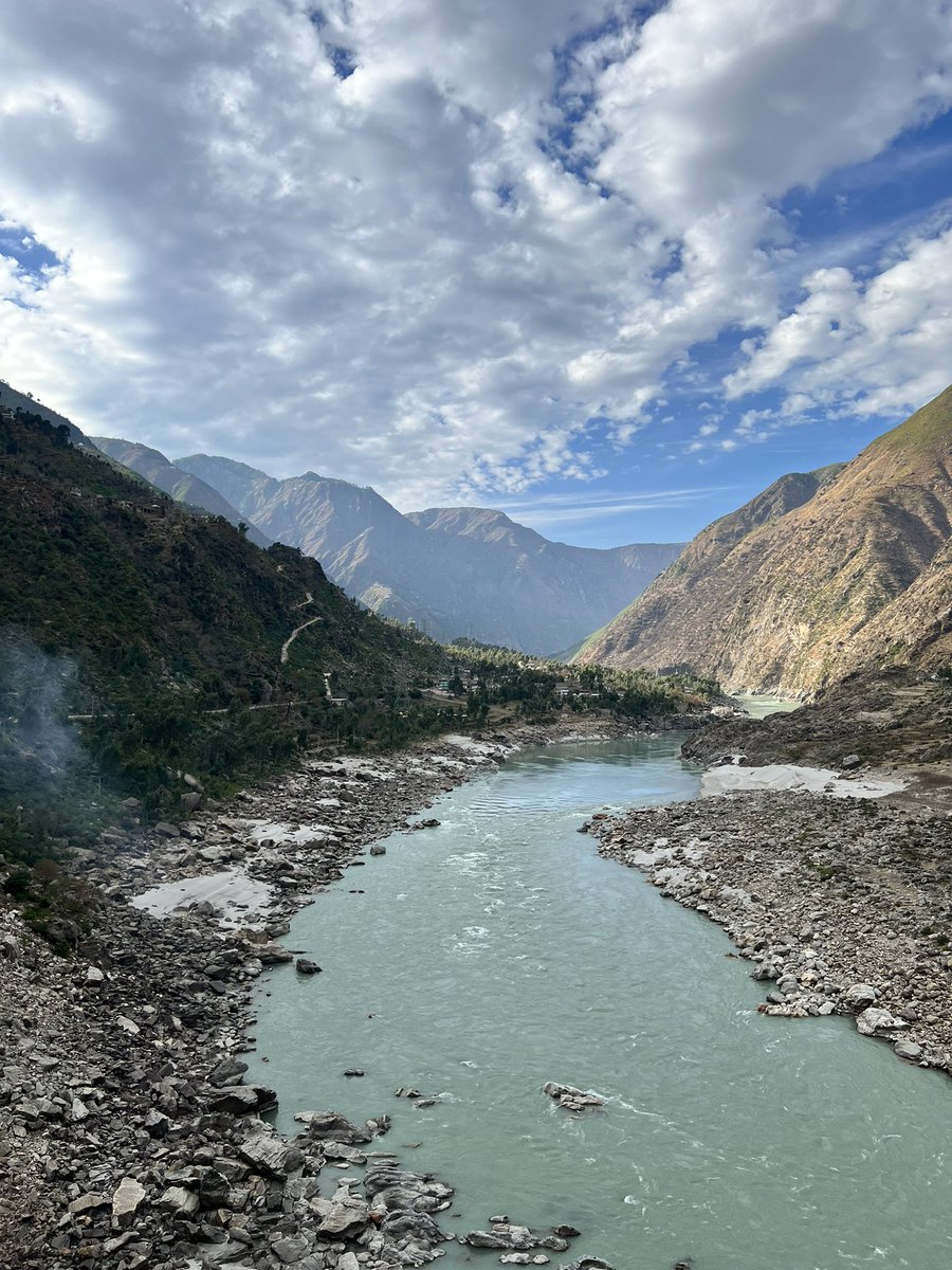arshuman4's tweet photo. Pinning this view in my memory 🖤
.
.
.
.
.
.
.
#natura #views #arshumanzafar #kpk #River https://t.co/L5iuWQtVqF