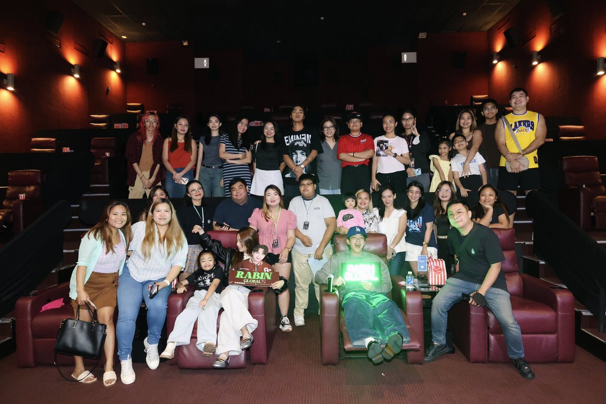 RABINGLOBAL's tweet photo. [ RG UPDATE 🐺 ]

Our RG Team, Archers, Aeros, Sponsors as well as Dabins, Gellybins, &amp; Geluvs was captured with Rabin Angeles and Angela Muji for the #AWBPH Movie S Maison 😍

📍S Maison Mall

❥ @VIVA_Films ❥

🏷  #RabinAngeles | #RabinGlobal
#AWerewolfBoyPH | #AngelaMuji https://t.co/2I175oAIm3