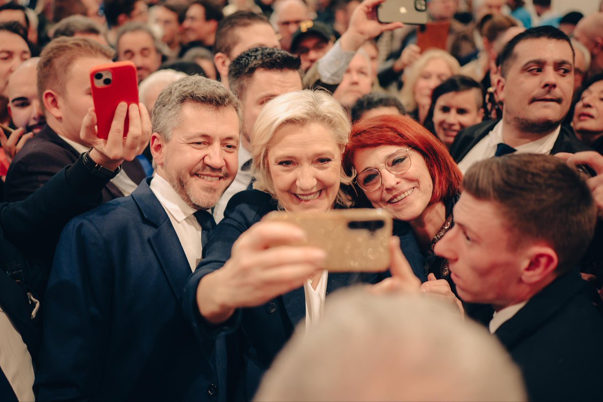 franckallisio's tweet image. Vous avez fait de ces vœux 2026 un moment unique ! Nous Le ressentons tous, un nouvel espoir pour Marseille se lève !

Merci @MLP_officiel de m'avoir fait l'amitié de ta présence. Tu seras toujours la bienvenue à Marseille !