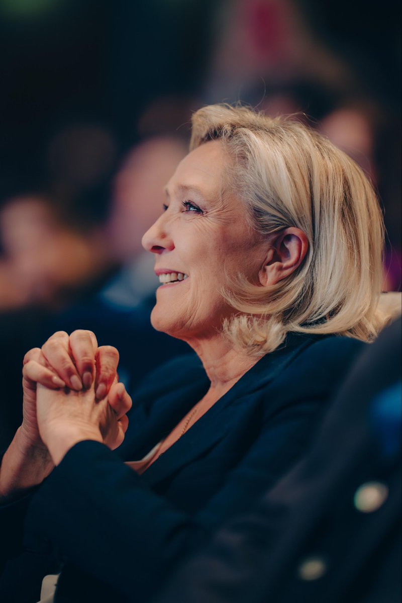 franckallisio's tweet image. Vous avez fait de ces vœux 2026 un moment unique ! Nous Le ressentons tous, un nouvel espoir pour Marseille se lève !

Merci @MLP_officiel de m'avoir fait l'amitié de ta présence. Tu seras toujours la bienvenue à Marseille !