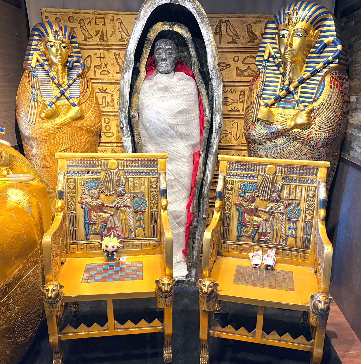 ギメちゃん！今日はエジプトの王様とエジプト料理🇪🇬ビュッフェ食べたね！！最後にファラオ×5と記念撮影📷✨