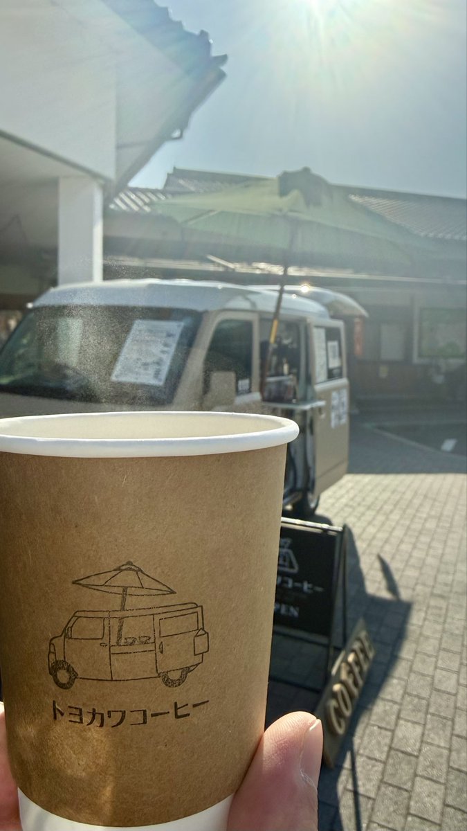 FXDF_FATBOB_BOB's tweet image. 1995年1月17日🙏

朝から快晴☀️
ボブさ〜んって声を掛けてくださるコーヒー屋さん、
綺麗に花壇を
手入れされる見知らぬ方、
水を飲む小さな鳥…

色んな偶然や必然の
出会いに感謝😊