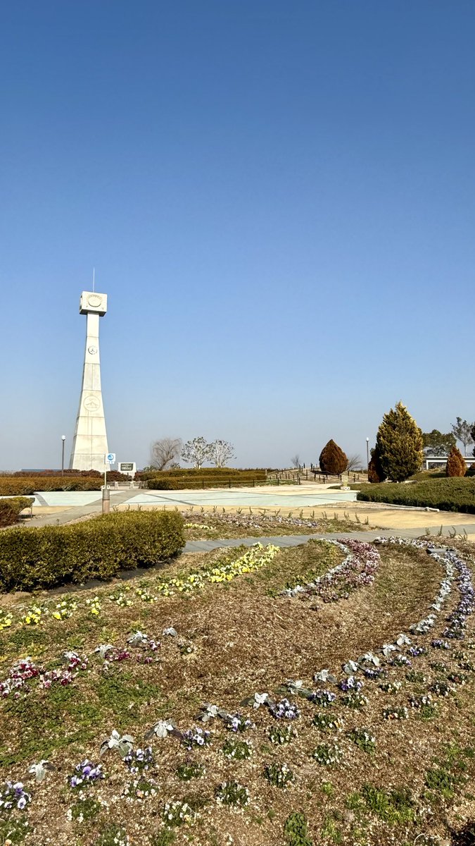 FXDF_FATBOB_BOB's tweet image. 1995年1月17日🙏

朝から快晴☀️
ボブさ〜んって声を掛けてくださるコーヒー屋さん、
綺麗に花壇を
手入れされる見知らぬ方、
水を飲む小さな鳥…

色んな偶然や必然の
出会いに感謝😊