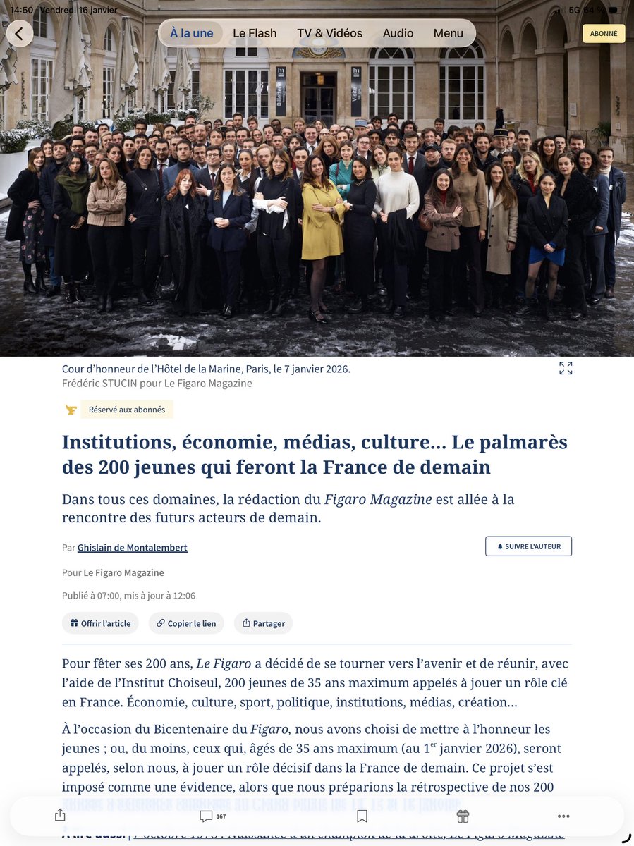 La photo de Une du <a href="/FigaroMagazine_/">Le Figaro Magazine</a>  cette semaine est spectaculaire pour ce qu’elle montre, et pour ce qu’elle dit. 

Le journal a réuni les 200 personnalités - la plus jeune à 16  ans, les plus âgés 35 - susceptibles de marquer les décennies futures. Arts, sport, politique,