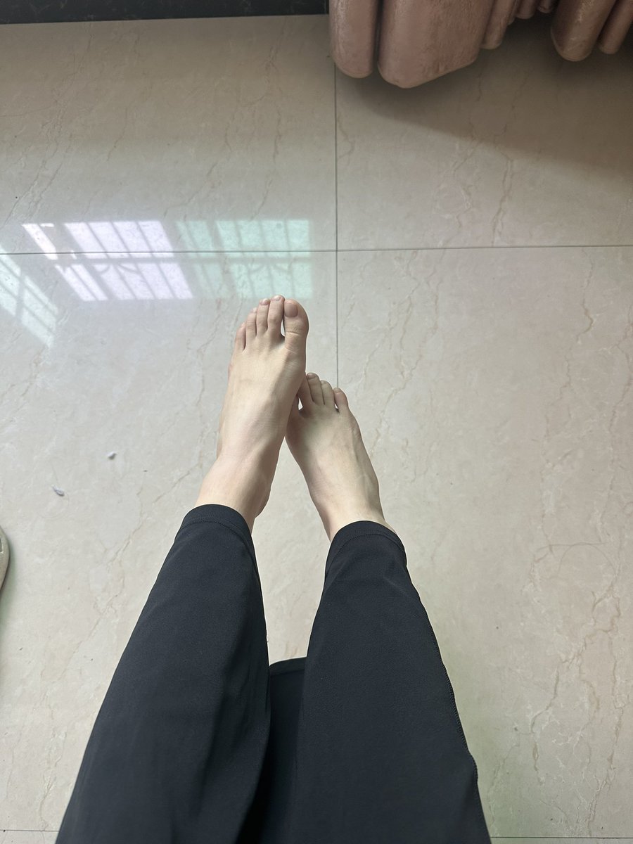 Lele1025_'s tweet photo. 发个脚，证明还活着 https://t.co/8omHNcCNcr