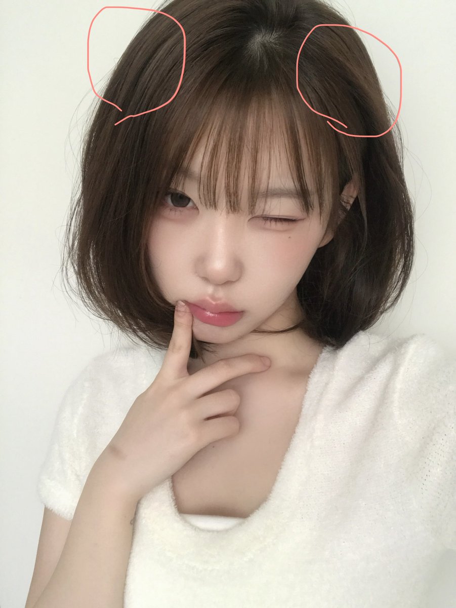 rojoxvun's tweet photo. 뿌리볼륨 4호쓰는 이유는..
그래야 뭔가 두상?이 예뻐보임 😃
제 손이 문제인지는 모르겠지만.. 볼륨을 얇게 살리면 두상이 세모?모양처럼 되는 느낌이라
이렇게 동글동글하게 살리려면 큰게 더 자연스러움!!
밑볼륨은 6호로!! 5호도 괜찮긴 한데 두꺼운게 더 자연스럽고 풍성한 느낌으로 말려요 https://t.co/DxeGxdnkw1