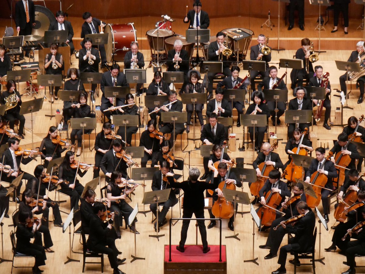 Photos of today’s concert 📸
1/17(土) 東京芸術劇場
第1033回定期演奏会Cシリーズ

指揮／ダニエーレ・ルスティオーニ
ヴァイオリン／フランチェスカ・デゴ

ブラームス：ヴァイオリン協奏曲 ニ長調 op.77
リムスキー=コルサコフ：スペイン奇想曲op.34
レスピーギ：交響詩《ローマの祭》

#都響