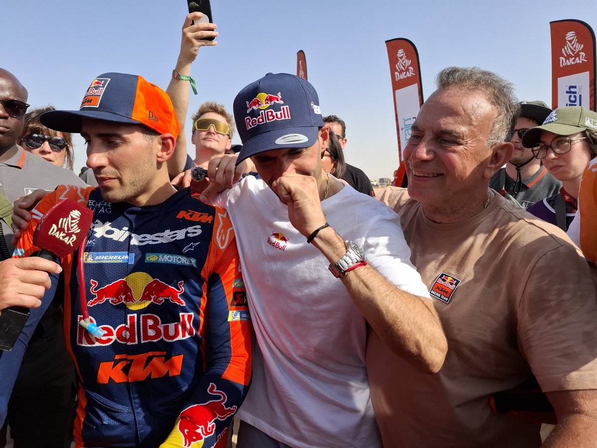 dcoronel's tweet image. . @dakar. Histórico: @LBenavides77 ganó en motos. Después de 8.000 km, ganó en los últimos 3 por solo 2 segundos. Él y Kevin son los únicos hermanos en vencer. Día épico para el deporte nacional.
