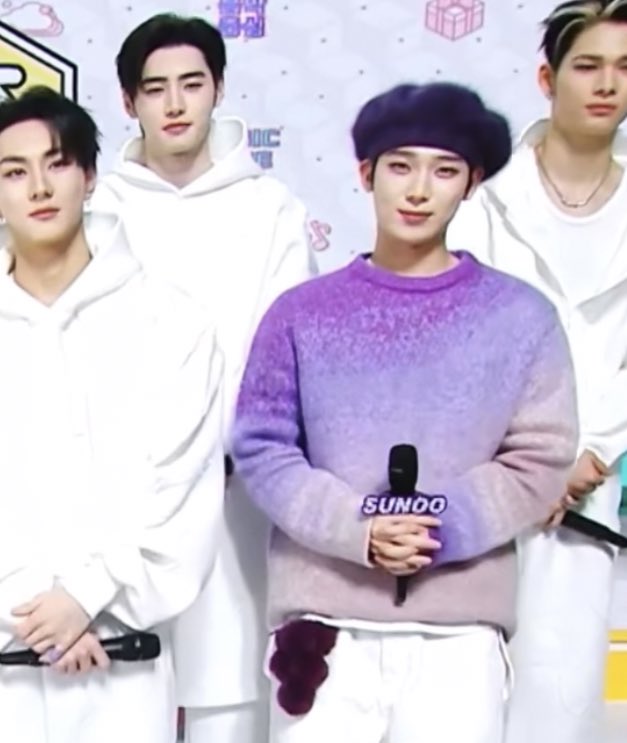 lovingsunsun's tweet image. op said that even before this moment, while they were waiting, sunghoon kept poking this grape plushie on sunoo’s pants ㅋㅋㅋㅋ