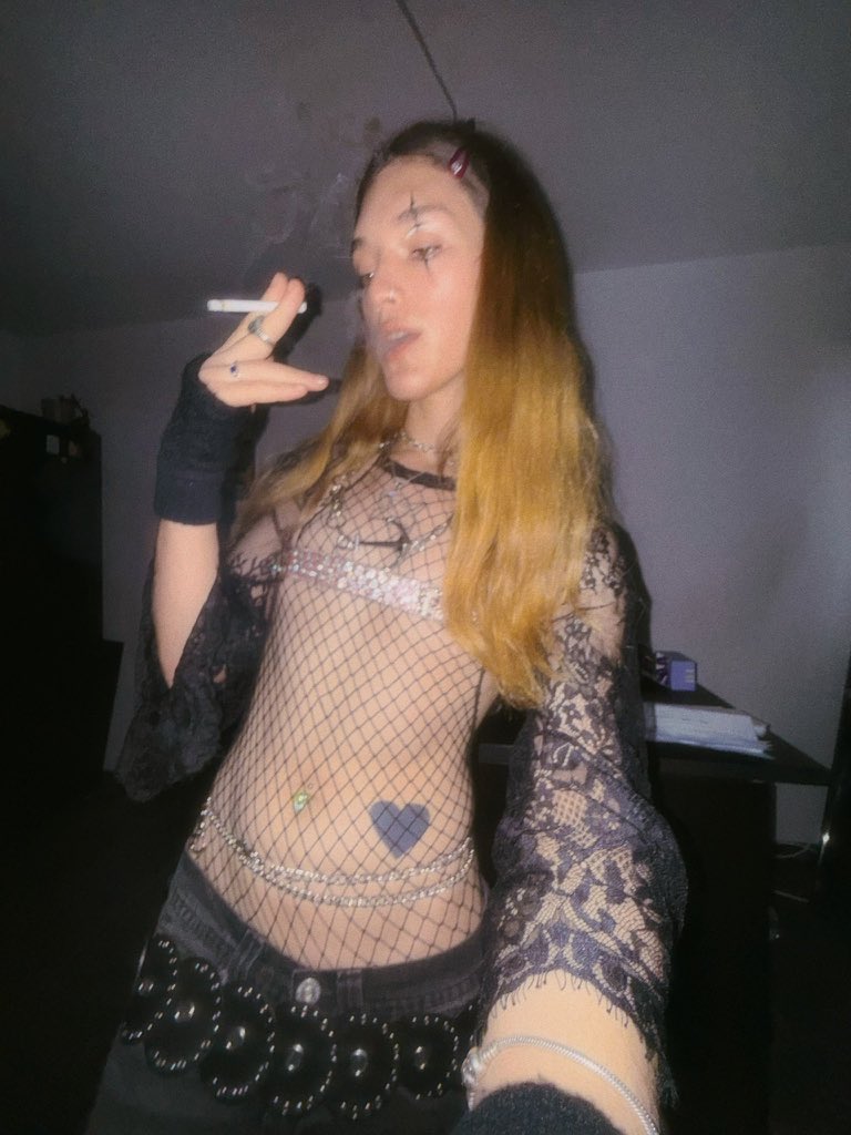 kloe patra tweet media