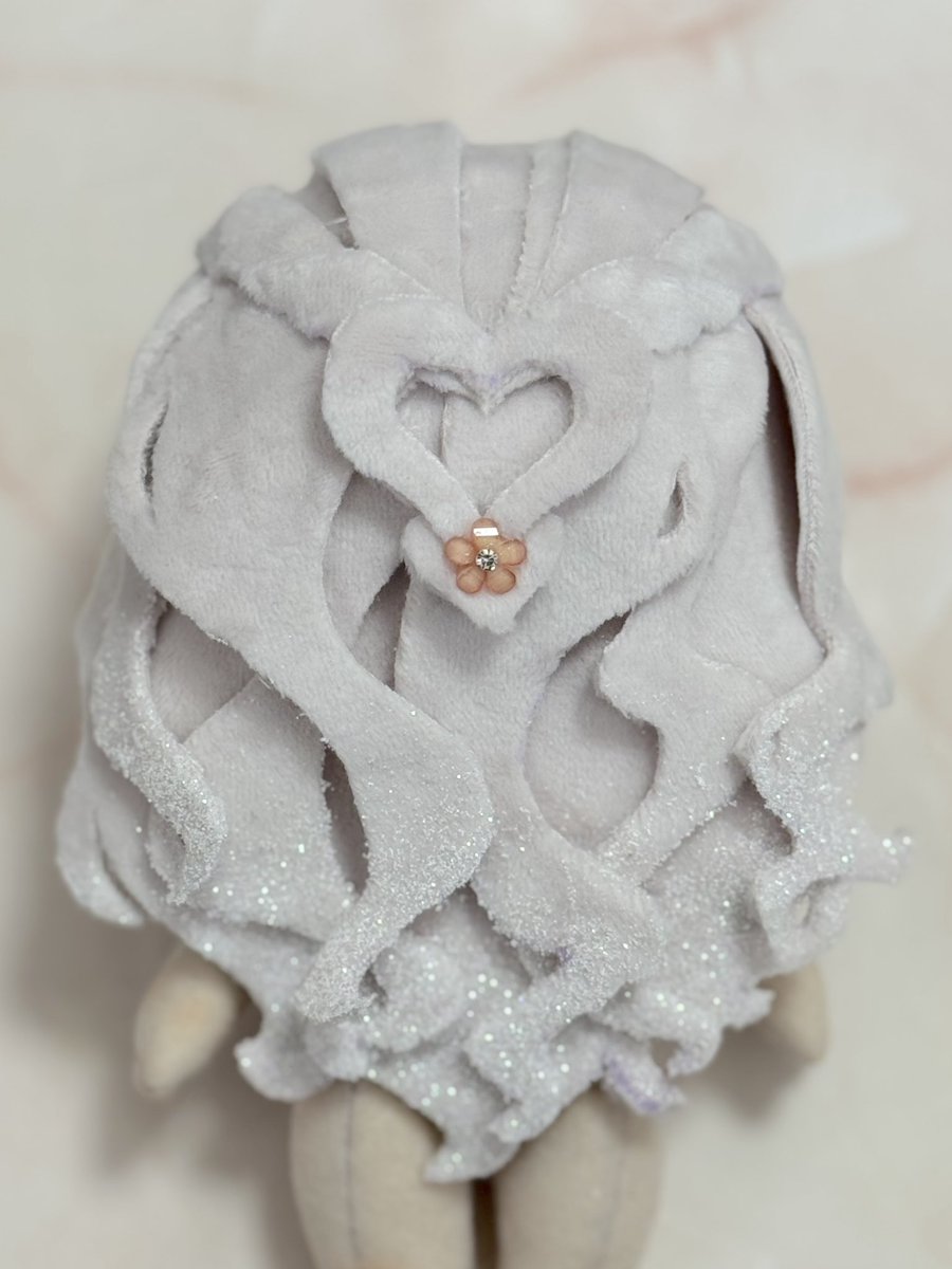 この髪型の型紙載せておきますのでよければ参考にして作ってみて