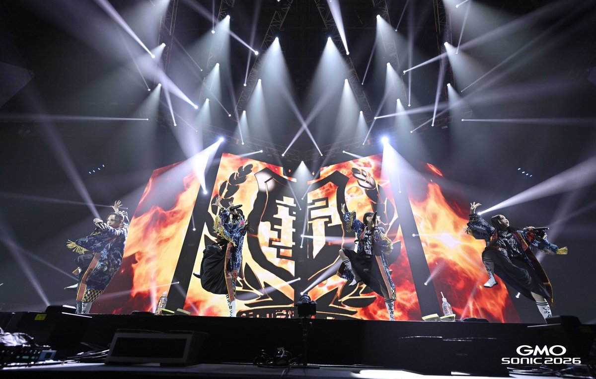 gmosonic's tweet photo. 圧倒的なエネルギーと世界レベルのパフォーマンスで、#GMOSONIC 2026の空気を一変させた #新しい学校のリーダーズ。

自由奔放でありながら計算されたステージングと、ユーモアと狂気が交錯する表現力でフロアを一気に掌握。音楽・ダンス・キャラクターが一体となり、会場は熱狂と驚きに包まれた。

Photo by masanori naruse