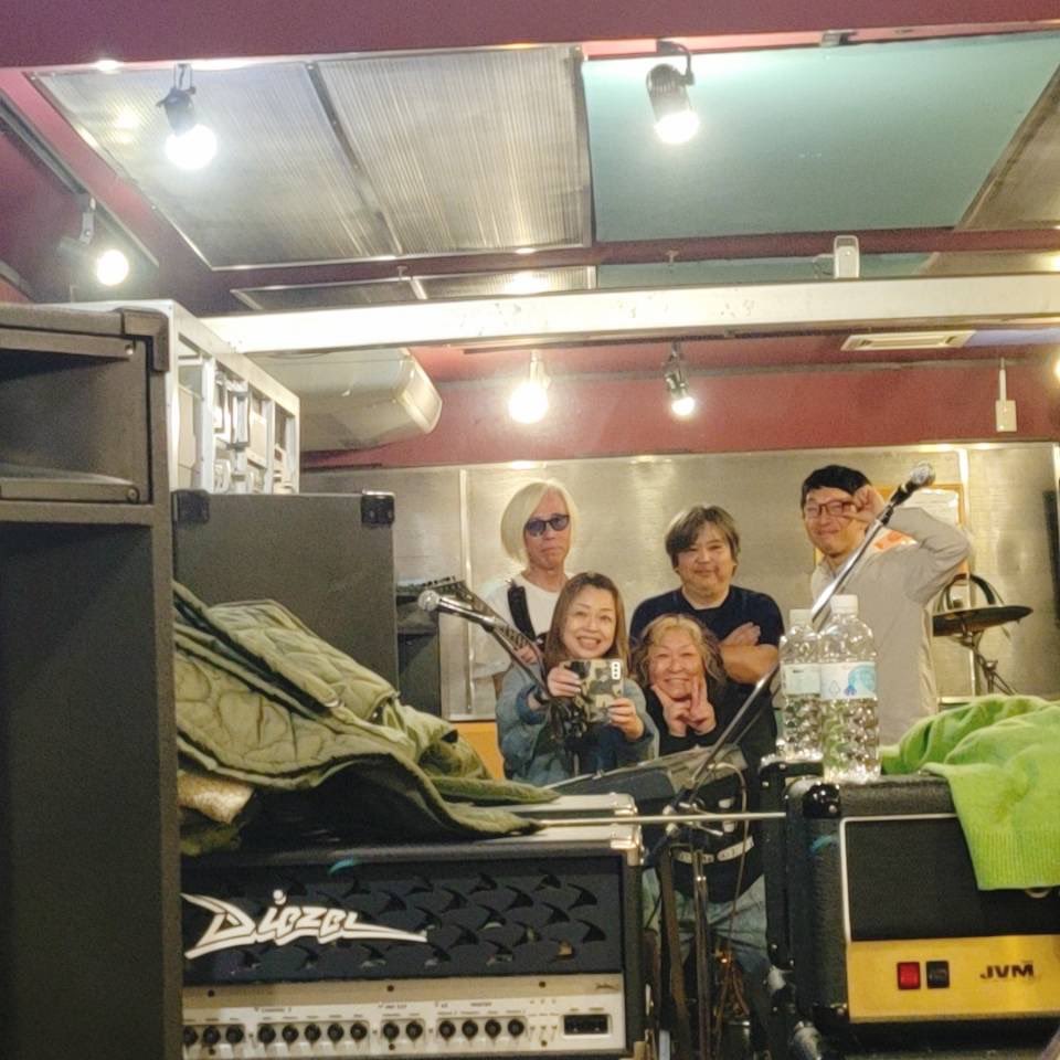 stray08's tweet image. スタジオパークサイドのチョット広めのスタジオでリハーサル

明日は昼から西川口ハーツで🍻
Down Town Cat’s Clubはトップで12:00スタートです