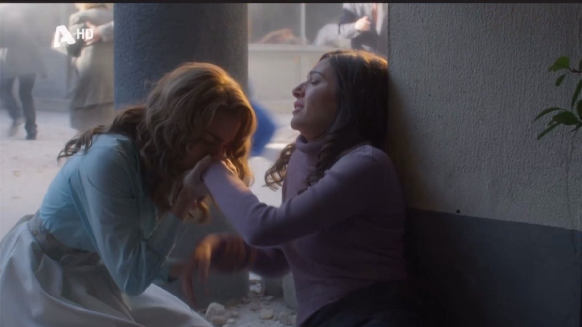 antigouan's tweet image. Ωδή στους δύο διευθυντές φωτογραφίας μας που αξίζει να ξέρετε τα ονόματα τους.
Βασίλης Κασβικης: Φώτισε την εξομολόγηση της Ελένης, την πρώτη φορά που η Αννα έμεινε στο ξενοδοχείο.
Διονύσης Λαμπίρης: Φώτισε τον σεισμό, το σινε αμόρε.
#agioserotas #dop
#elenianna