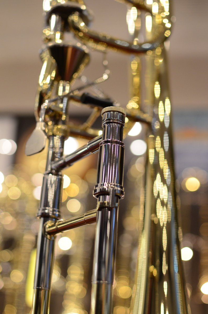 tb_joybrass_tk's tweet photo. 【入荷情報📣⚡】
新品のGetzen 3062AFYが久しぶりの入荷です✨

3062シリーズはGetzenのバストロンボーンの中でも人気のモデルで、解放時とバルブ切り替え時の吹奏感の違いが少ないのが特徴です！
マウスパイプは交換式になっており、合計3本のパイプが付属します🌷

店頭にてぜひお試しください！ https://t.co/jhLpXT75Au