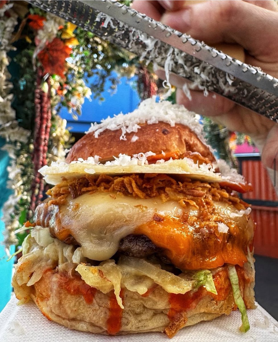 BLUE COLLAR 🌮🍔🍹 tweet media