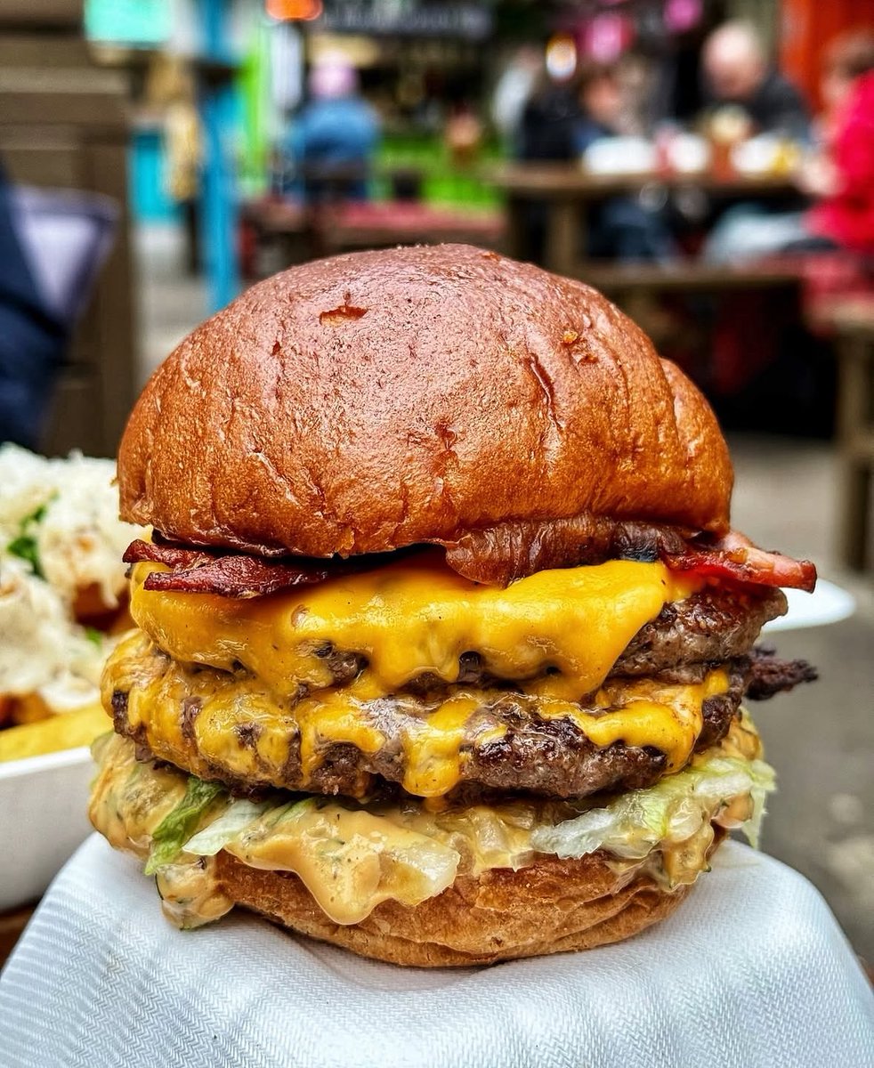 BLUE COLLAR 🌮🍔🍹 tweet media