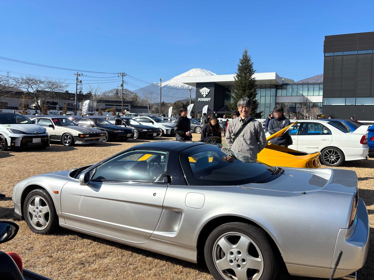 FMM_PR's tweet image. 新年最初の「Cars &amp;amp; Coffee Fuji」にご参加いただいた皆さま、ありがとうございました。

お天気も上々！ 常連さんがお友達を誘って来てくださったり、小さなお子さん連れのご家族や、オープンカーの父娘さんが初参加されたりと、クルマもバラエティー豊かで、にぎやかな開催となりました。…