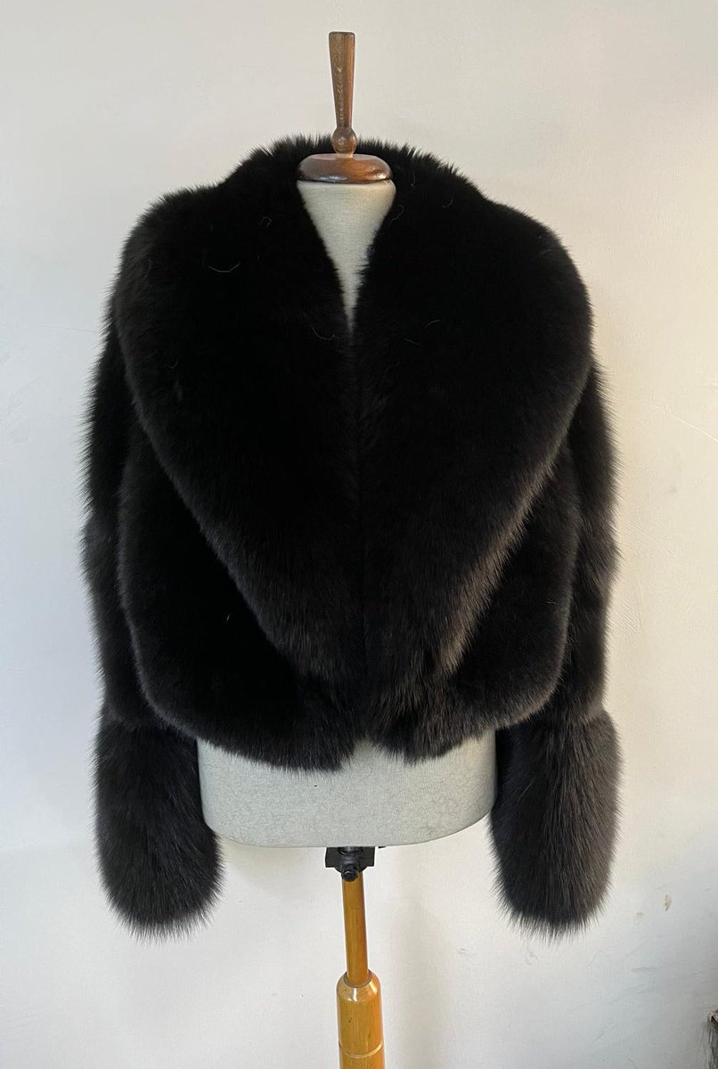 Tek bir parçayla tüm havayı değiştirin🔥

Transform the entire look with just one statement piece 🔥