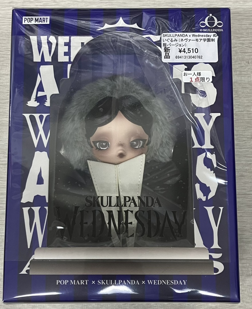 2個SKULLPANDA × Wednesday ネヴァーモア学園制服バージョン SKULLPANDA × Wednesday Plush（Nevermore Academy Uniform Version