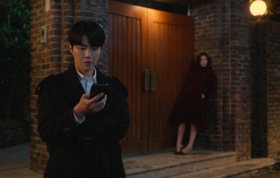 shkdramas's tweet photo. He told her to get lost but still so gentleman to call for a cab for her. 😭 #HORAMI https://t.co/EIyQmbFLwd