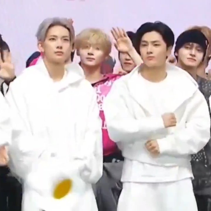 leo1ovewon's tweet photo. SHUT UPPP DON'T TALK TO MEEE!!! 😭😭😭😭💗 https://t.co/fK5mpjY0k1