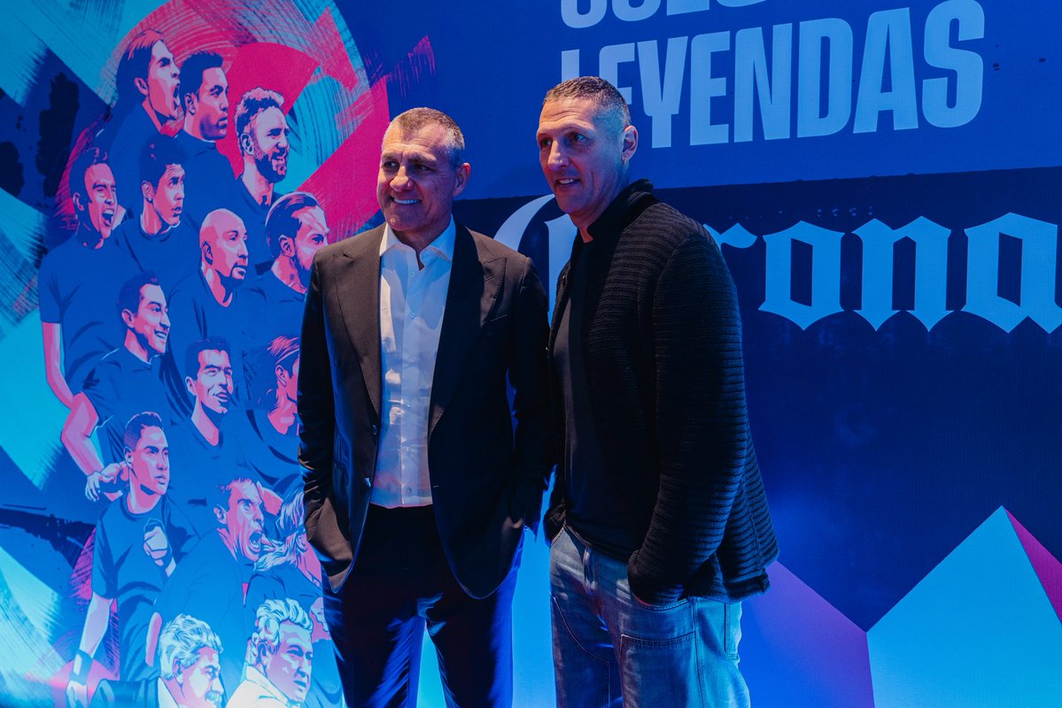 FARPostZA's tweet image. 𝗜𝗡 𝗠𝗢𝗡𝗧𝗘𝗥𝗥𝗘𝗬 🇿🇦🇲🇽

Former Bafana Bafana star Siphiwe Tshabalala has touched down in Monterrey, a host city for the 2026 FIFA World Cup.

Tshabalala is among a host of legends who will participate in the Crown Legends game in Monterrey, Mexico, on Saturday, 17 January.…