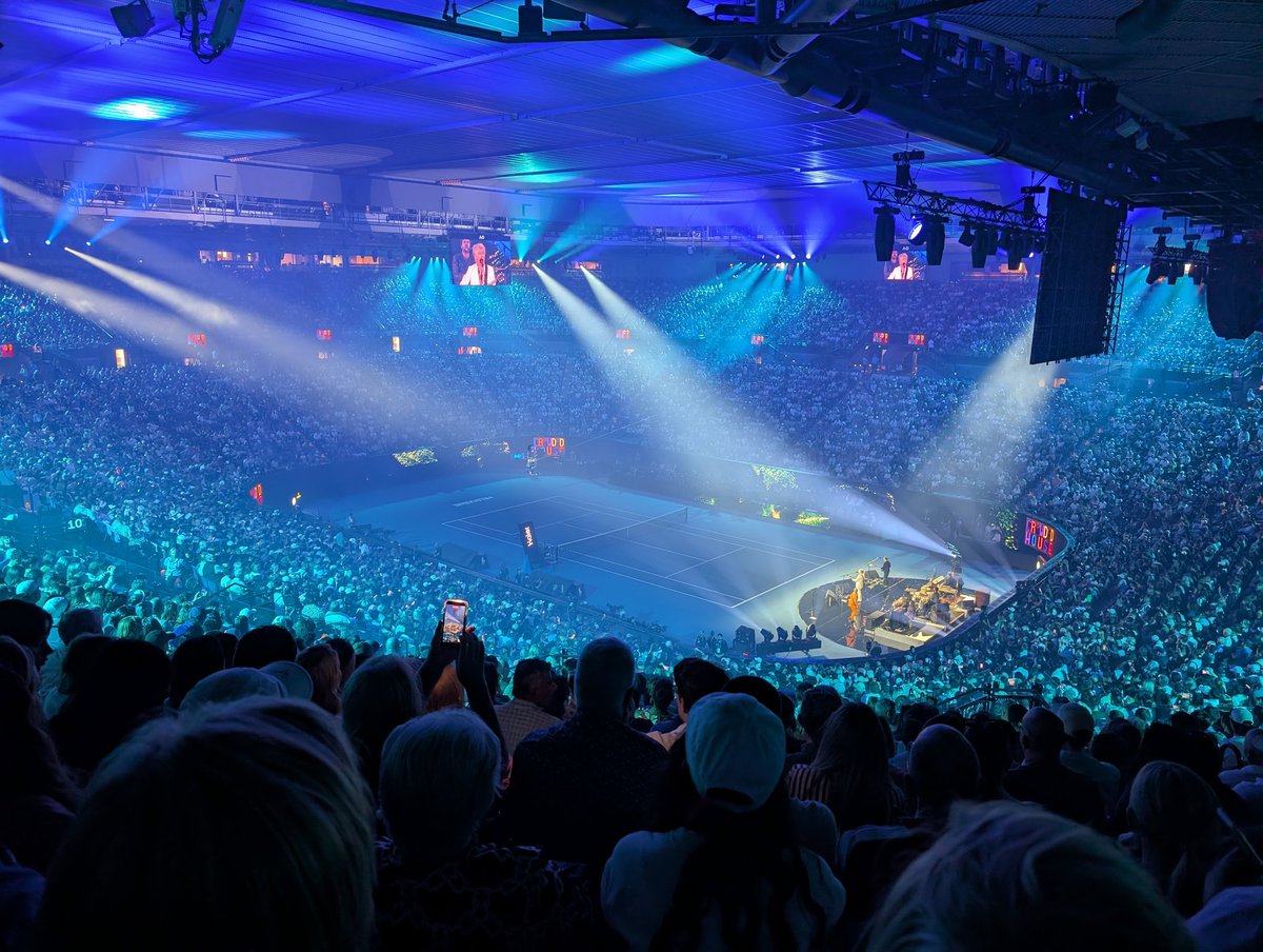 literally at the ao busy also trying to make sense of #ALGSSapporo 😭