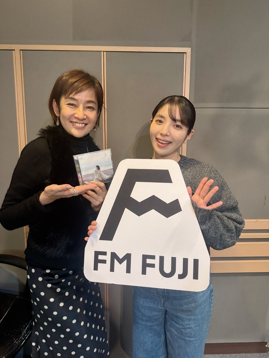 kizukiminami's tweet photo. FM FUJI「Bein'BAD」に生出演させていただきました✨
1/21発売アルバム「ウタアシビ」についてたっぷりとお話しさせていただきました♪
山川牧さんありがとうございました❣️

#fmfuji 
#城南海 #奄美大島 #ウタアシビ https://t.co/hxtuuHbMby
