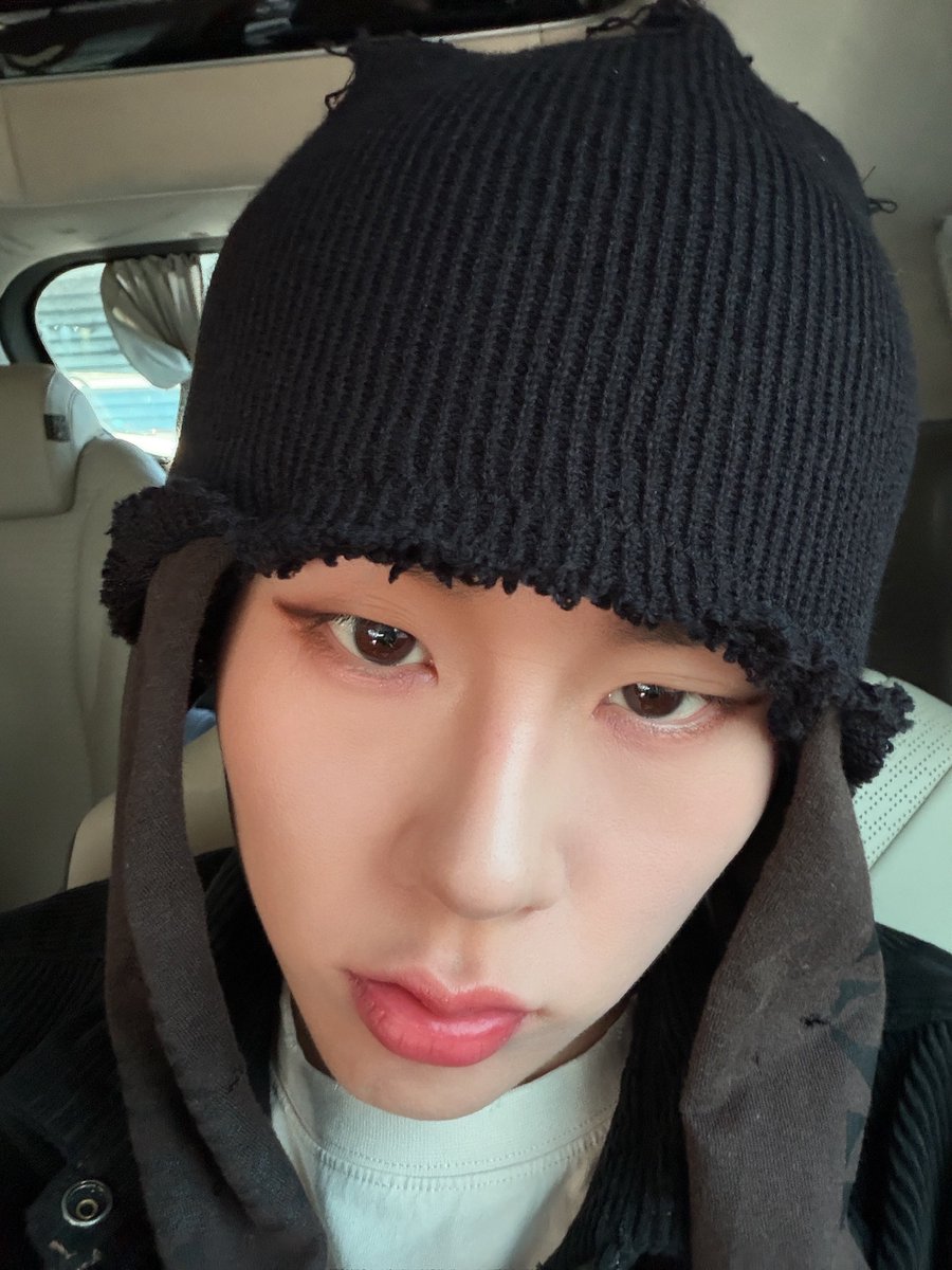 많은 몬베베들이 와주고 
우리 켠이형도 와준 음악중심은 
행복했을수 밖에 없다 ㅠㅠㅠ 응원법은 말이 안나올정도로 좋았어!! ㅠ 내일 스팅 음방 마무리 활동도 마무리 하장💛 사랑한다 몬베베!! #주헌