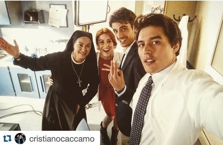 4 aprile 2016: iniziano le riprese di #chediociaiuti4. Quando ancora si usava repostapp per condividere post su IG. Guido Corsi è vivo, lui e Azzurra Leonardi marito e moglie, stanno per nascere Nico e Monica e io non sapevo quanto li avrei amati. Però sapevo di essere felice 🥹