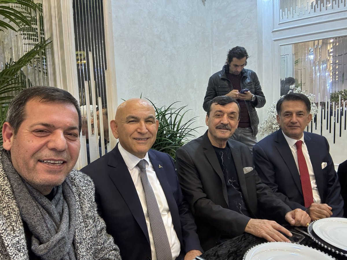 Can kardeşim Bekir Şimşek ve Mukaddes Çölkesen hanımefendinin düğün merasimine iştirak ettik.
çifte mutluluklar diliyorum 🧿