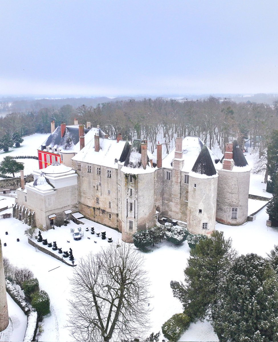 🔴 𝗠𝗘𝗨𝗡𝗚-𝗦𝗨𝗥-𝗟𝗢𝗜𝗥𝗘 🏰 | Le <a href="/ChateaudeMeung/">Château de Meung sur Loire 🏰</a> est la forteresse des évêques d’Orléans, transformée en demeure de plaisance aux XVIIᵉ et XVIIIᵉ siècles ! 😍

📕 Il figure parmi les 40 châteaux que nous mettons en avant dans ce livre ! 👇
🌐 bit.ly/ChateauxEtHist…