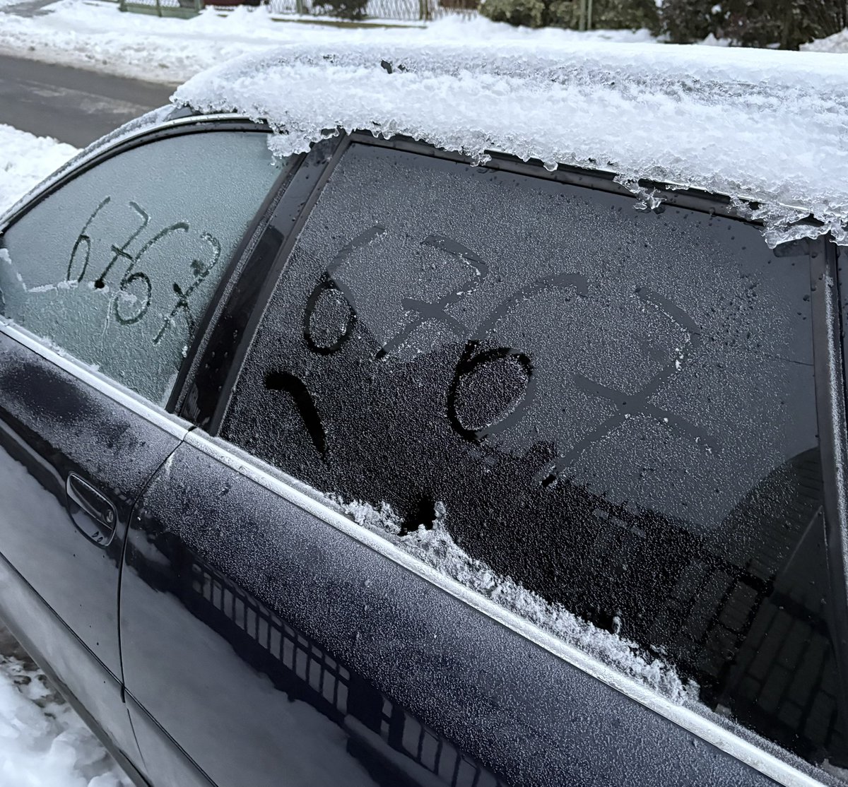 letni_birbant's tweet image. Za moich czasów rysowaliśmy kutasy, jak normalne heteroseksualne chłopy.