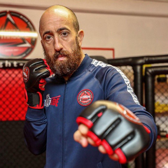 CordierAlice2's tweet image. Énorme ordure.

Violeur en série la nuit, policier le jour.

Qu’il prenne la peine maximale, on y veillera.