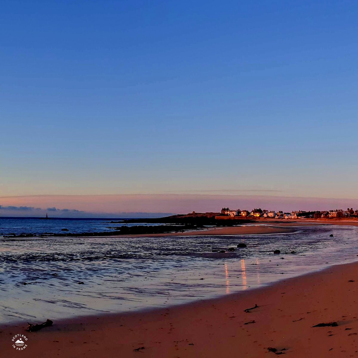 StephenAHenry's tweet image. 'Sunrise to Moonset' - from Ellie to Earlsferry.

My first ever quadriptych - taken from one of my panorama images.

Now available on the website at:

ScotlandInFrame.Art

#EastNeuk #Fife #Ellie #Earlsferry #Quadriptych #Scotland