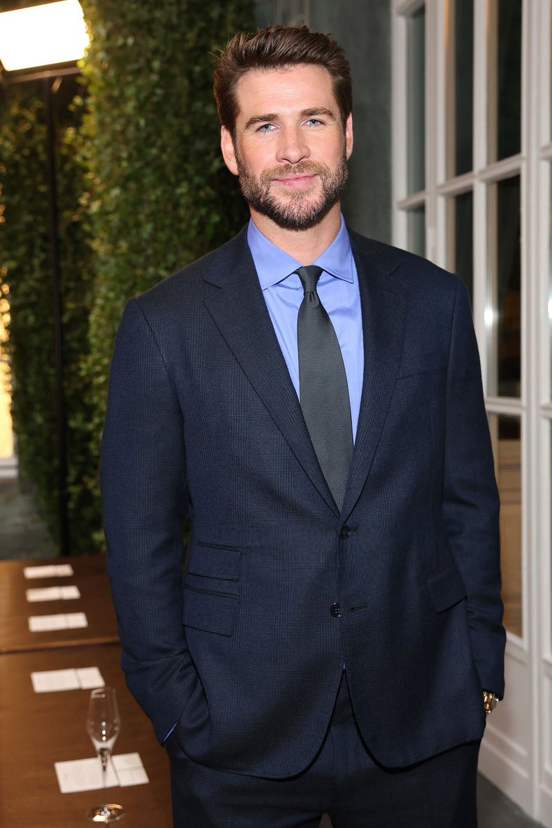 PLHBMidia's tweet photo. LINDO💕|| Liam Hemsworth no desfile da coleção masculina Outono/Inverno 2026 da Ralph Lauren, parte da Semana de Moda Masculina de Milão, em 16 de janeiro de 2026, em Milão, Itália.

#LiamHemsworth https://t.co/BLTeBoqRpu